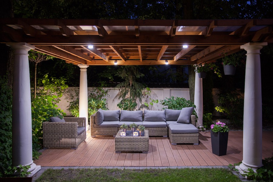 year-round-comfort-why-retractable-screens-are-a-must-have-for-your-patio